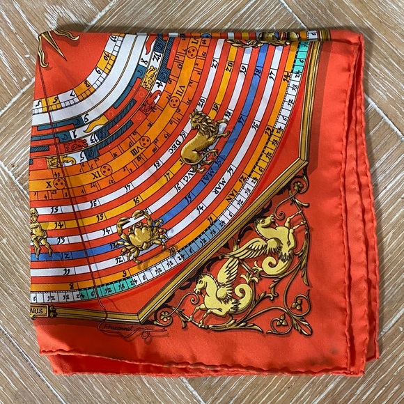 HERMÈS Petit Astrologie Dies et Hore Silk Scarf, Rare Colorway - Picture 11 of 13